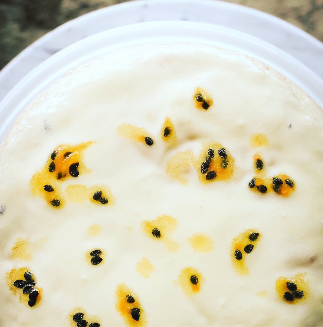 Passion fruit cake (maracujá).